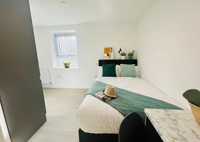 Stretford Sanctuary: Stylish Studio