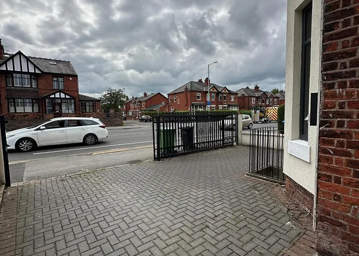 Room In Stockport Road